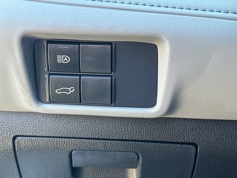 Used 2021 Toyota Highlander LE AWD/4WD image 44