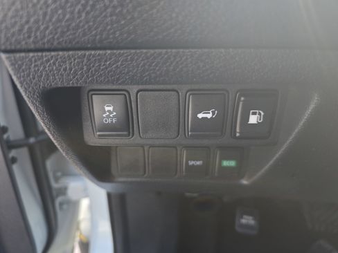 Used 2018 Nissan Rogue SV image 27