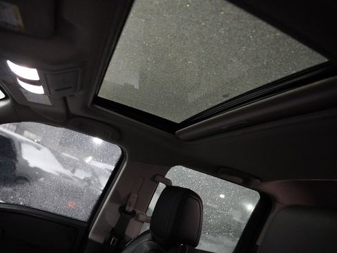 Used 2024 Nissan Frontier SL w/ Technology Package image 5