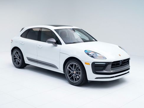 Certified 2026 Porsche Macan AWD/4WD image 7