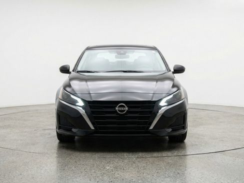 Used 2025 Nissan Altima 2.5 SV FWD image 2