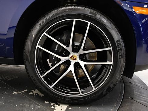 Used 2025 Porsche Macan image 17