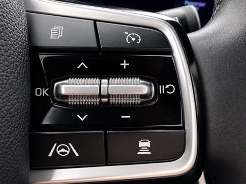 Used 2024 Kia Carnival SX Prestige FWD image 42
