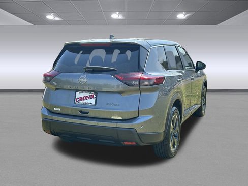 Used 2024 Nissan Rogue SV AWD/4WD image 3