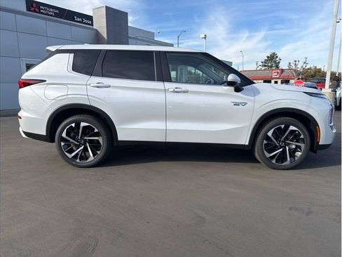 Used 2025 Mitsubishi Outlander SE AWD/4WD image 5