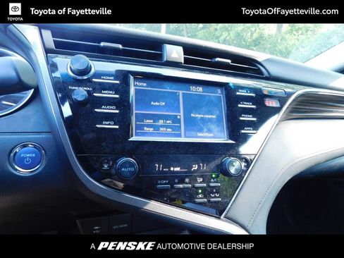 Used 2018 Toyota Camry XLE FWD image 9