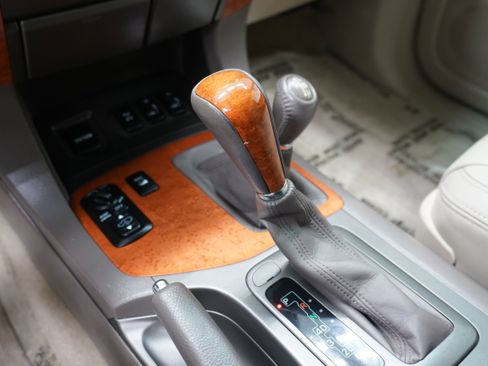 Used 2004 Lexus GX 470 image 25