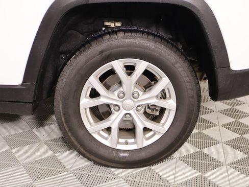 Used 2023 Jeep Grand Cherokee Limited image 18