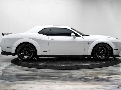 Used 2018 Dodge Challenger SRT Hellcat RWD image 24