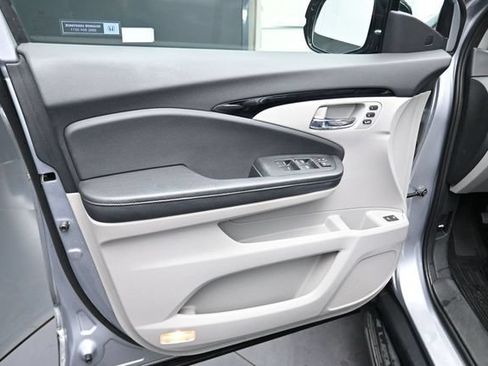 Used 2016 Honda Pilot Elite image 21