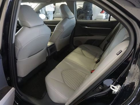 Used 2022 Toyota Camry SE w/ Convenience Package image 9