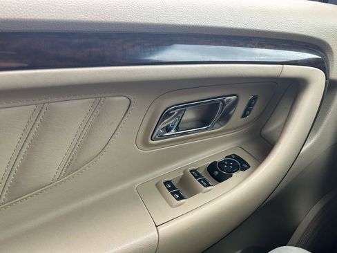 Used 2013 Ford Taurus Limited image 32