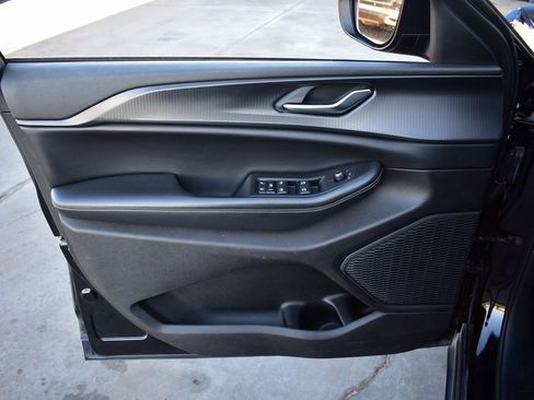 Used 2023 Jeep Grand Cherokee Laredo image 14