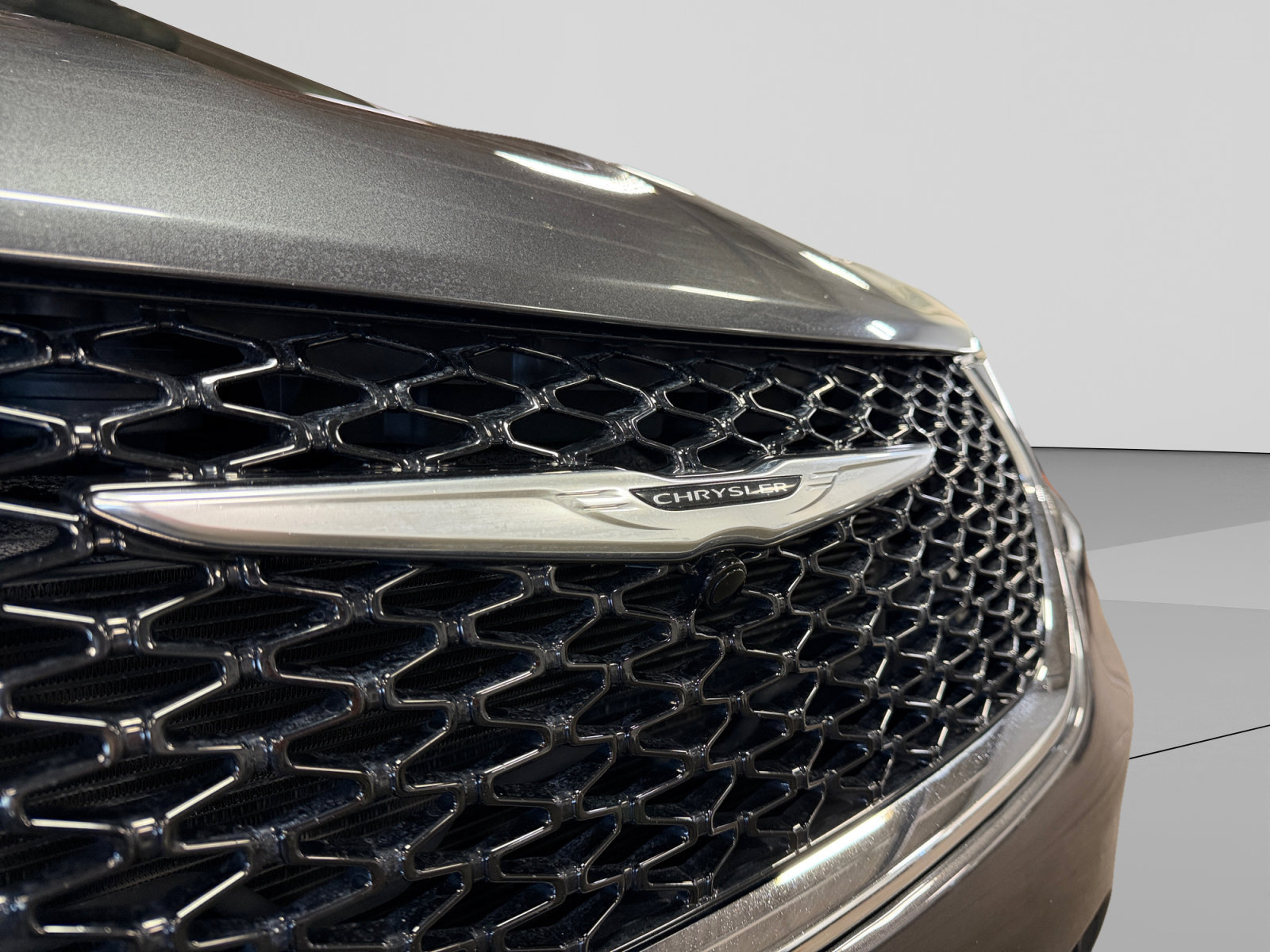 Used 2022 Chrysler Pacifica Touring-L FWD image 41