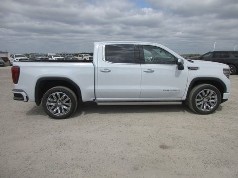 New 2026 GMC Sierra 1500 Denali w/ Denali Reserve Package AWD/4WD image 3