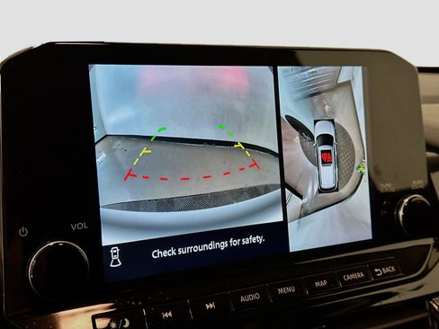 Used 2024 Nissan Pathfinder SL AWD/4WD image 23