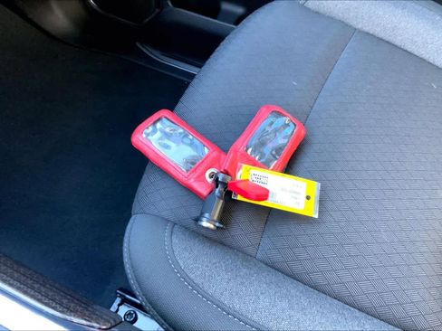 Used 2022 Chevrolet Silverado 1500 LT image 13