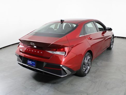 Certified 2025 Hyundai Elantra SEL image 15