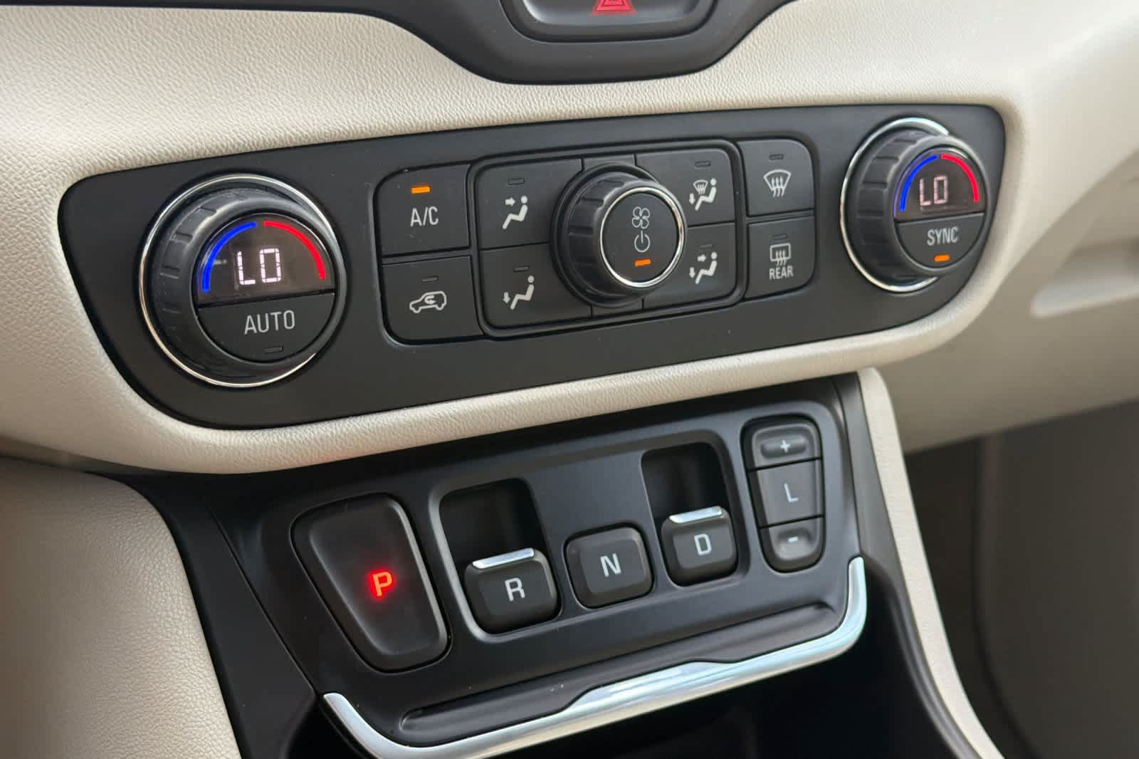 Used 2020 GMC Terrain Denali w/ Denali Premium Package FWD image 24