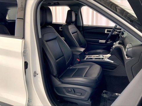 Certified 2023 Ford Explorer XLT w/ Equipment Group 202A image 6