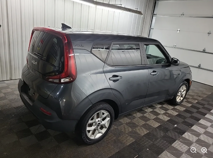Used 2022 Kia Soul LX w/ Technology Package FWD image 2