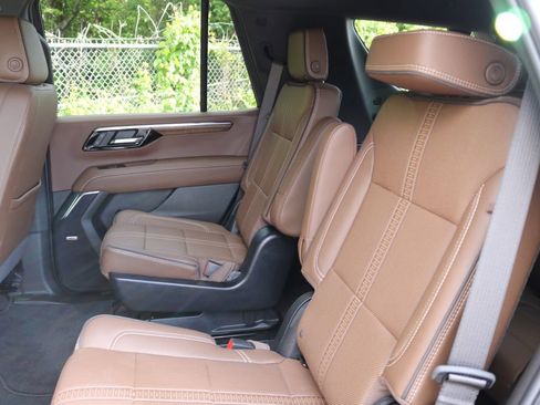 Used 2025 Chevrolet Tahoe High Country image 17