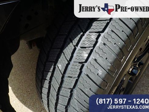 Used 2024 Ford Expedition XLT RWD image 8