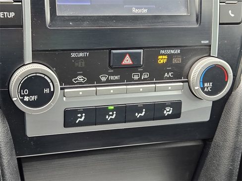 Used 2014 Toyota Camry L image 16