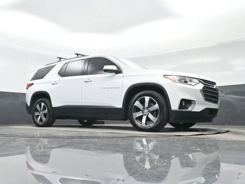 Used 2021 Chevrolet Traverse LT w/ LT Premium Package image 32