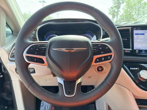 Used 2023 Chrysler Pacifica Limited w/ Uconnect Theater Family Group AWD/4WD image 29
