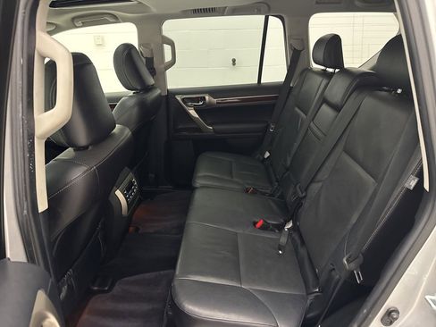 Used 2016 Lexus GX 460 image 42