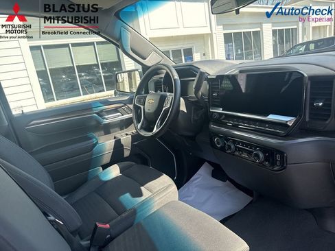 Used 2024 Chevrolet Silverado 1500 LT AWD/4WD image 35
