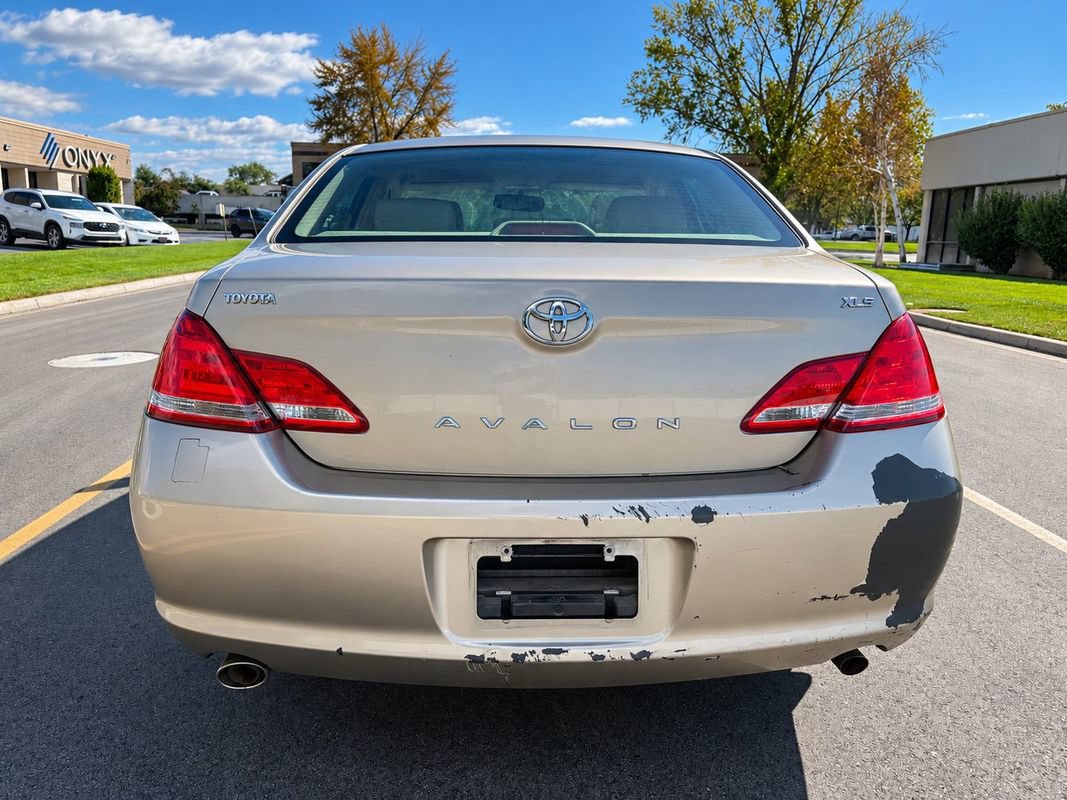 Used 2005 Toyota Avalon XLS FWD image 4
