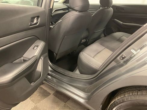 Used 2024 Nissan Altima 2.5 SV image 21