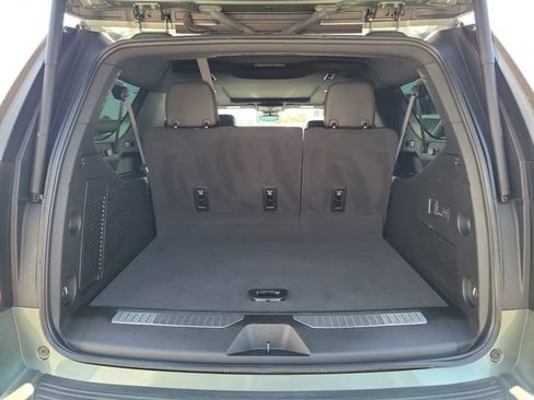 Used 2024 Chevrolet Suburban Premier w/ Premium Package 2 AWD/4WD image 7