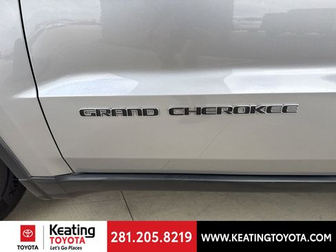 Used 2018 Jeep Grand Cherokee Laredo image 10