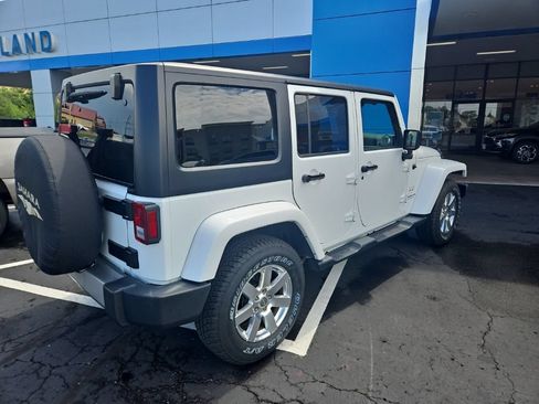 Used 2017 Jeep Wrangler Unlimited Sahara w/ Connectivity Group AWD/4WD image 6