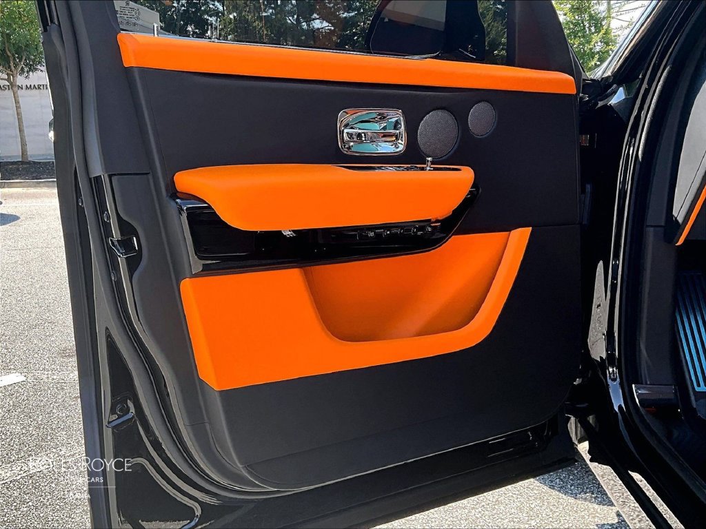 Certified 2025 Rolls-Royce Cullinan AWD/4WD image 22