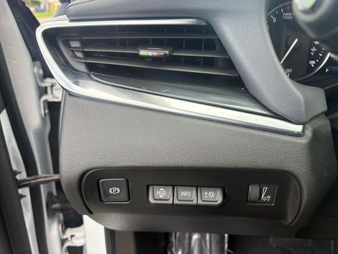 Used 2022 Buick Enclave Premium FWD image 12
