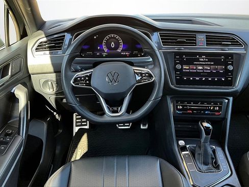 Used 2023 Volkswagen Tiguan SE R-Line image 8