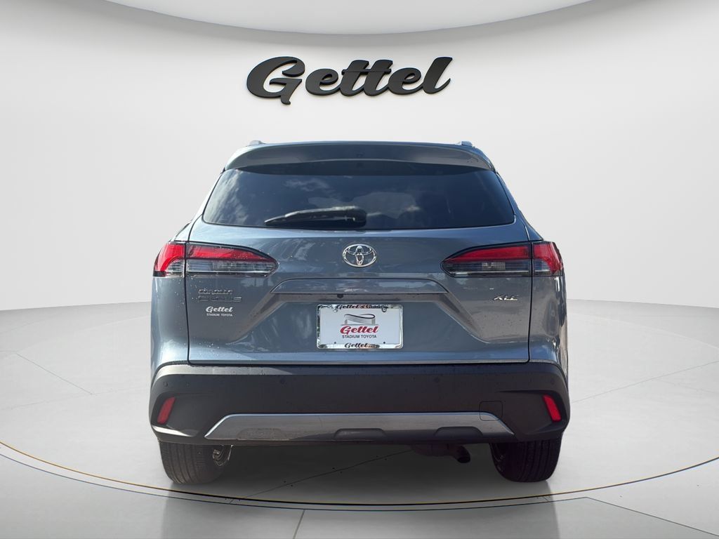 Used 2023 Toyota Corolla Cross XLE w/ Convenience Package FWD image 6