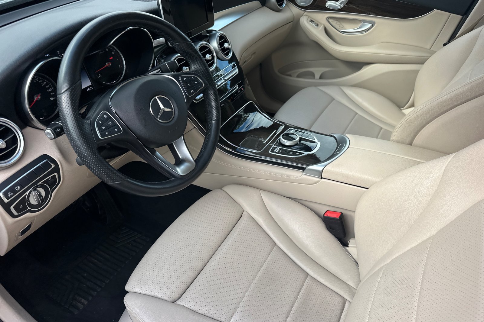 Used 2019 Mercedes-Benz GLC 300 image 10