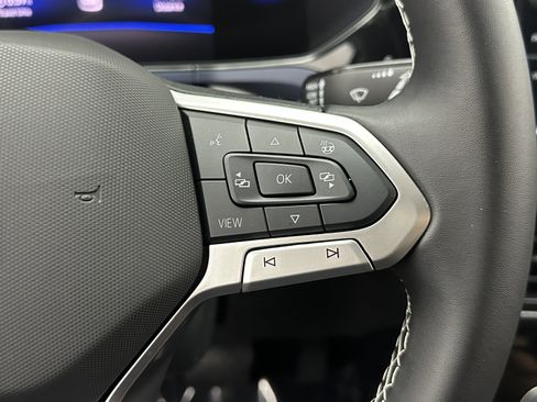 Used 2024 Volkswagen Taos SE image 15