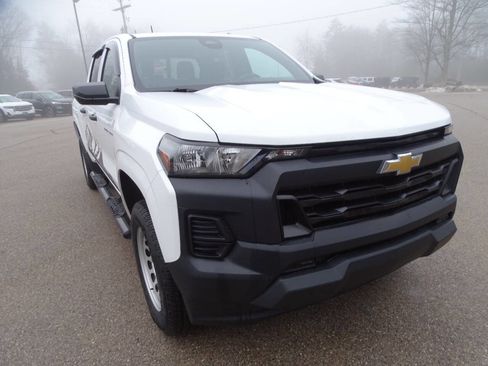 Used 2024 Chevrolet Colorado W/T w/ WT Convenience Package II AWD/4WD image 2