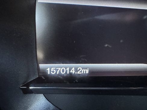 Used 2017 Ford Explorer XLT w/ Equipment Group 201A AWD/4WD image 26