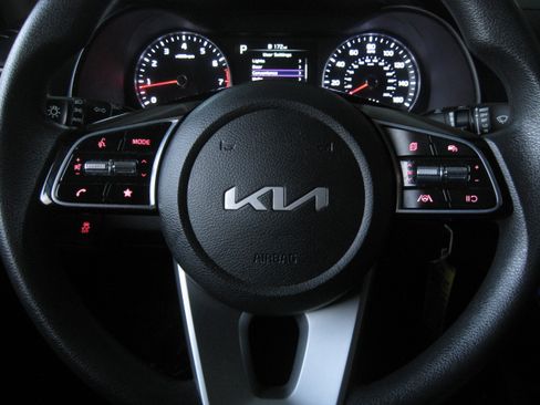 Used 2023 Kia Forte LXS image 10