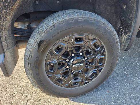 Used 2024 Chevrolet Silverado 2500 LTZ w/ LTZ Plus Package AWD/4WD image 32