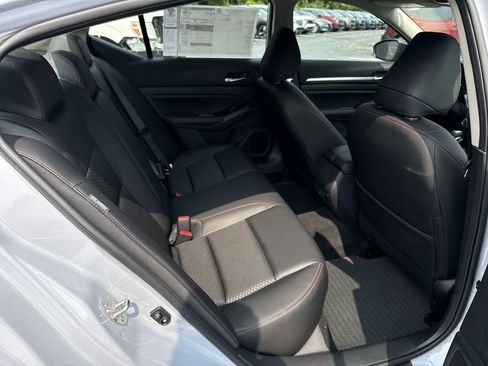 New 2025 Nissan Altima 2.5 SR image 18