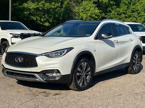 Used 2018 INFINITI QX30 Premium w/ Navigation Package AWD/4WD image 1