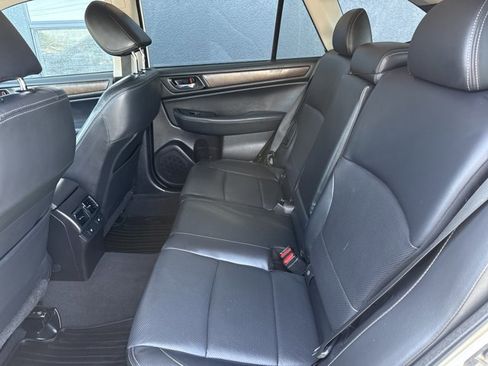 Used 2017 Subaru Outback 2.5i Limited AWD/4WD image 6